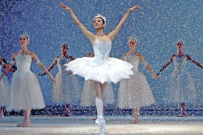 Olympic champion figure skater Kristi Yamaguchi hosts this lavish holiday treat