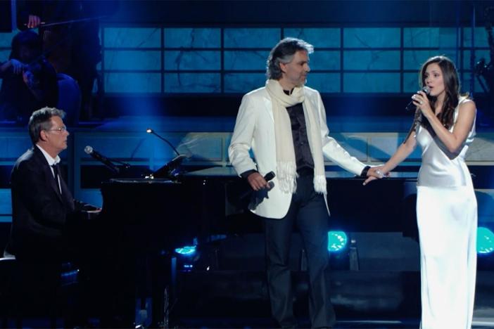 Andrea Bocelli and Katharine McPhee sing "The Prayer" in a concert honoring David Foster.