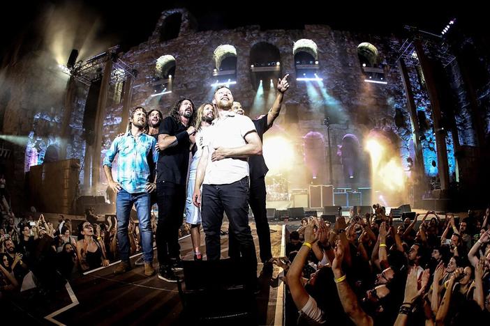 Dave Grohl speaks to Chad Smith about recording “Sunday Rain” with Paul McCartney.