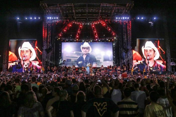 Brad Paisley sings "Crushin' It" at Mountaineer Field, his favorite WV landmark. 