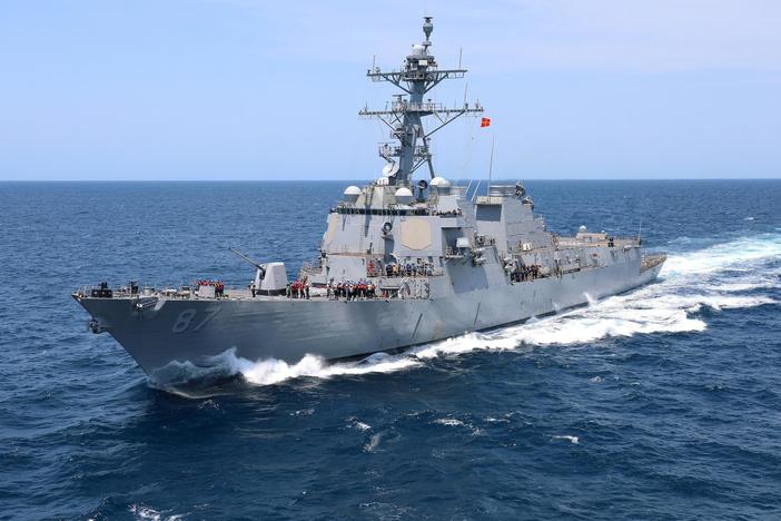 News Wrap: Israeli-owned tanker likely seized by Somali pirates, Pentagon says