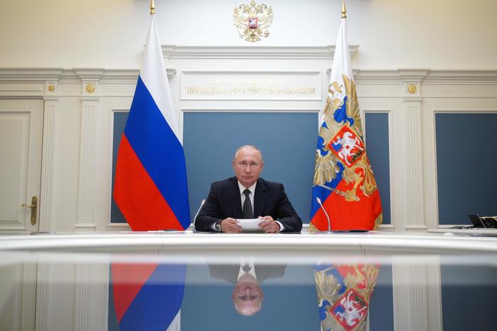 Russian voters appear to approve constitutional changes that could extend Putin's reign