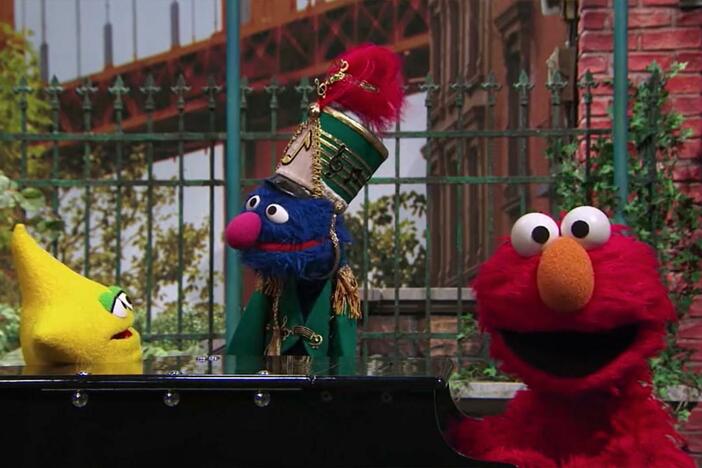 Elmo doesn’t give up and keeps practicing until he learns how to play a song.