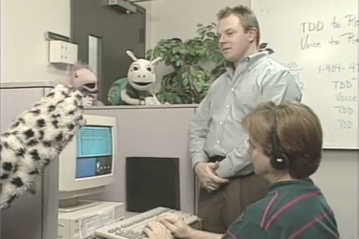 Blossom and Snappy help Robbie prepare for a dinner party. 