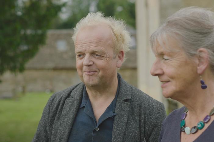 Toby Jones learns how the war impacted his grandfather’s relationship with his family.