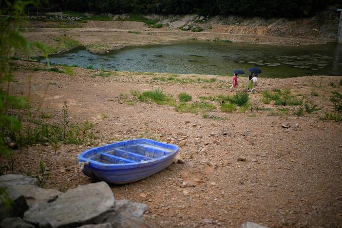 Extreme heat in China threatens major water source and hydropower abilities