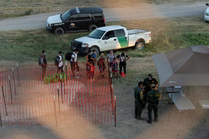 News Wrap: New migrant emergency builds along the Texas border with Mexico