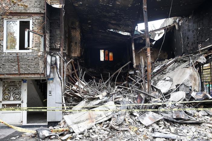 News Wrap: U.S. official says Iran may have killed 1,000 in protest crackdown