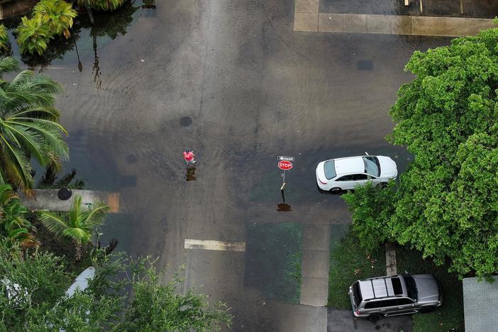 News Wrap: South Florida cleans up from flooding while bracing for more rain