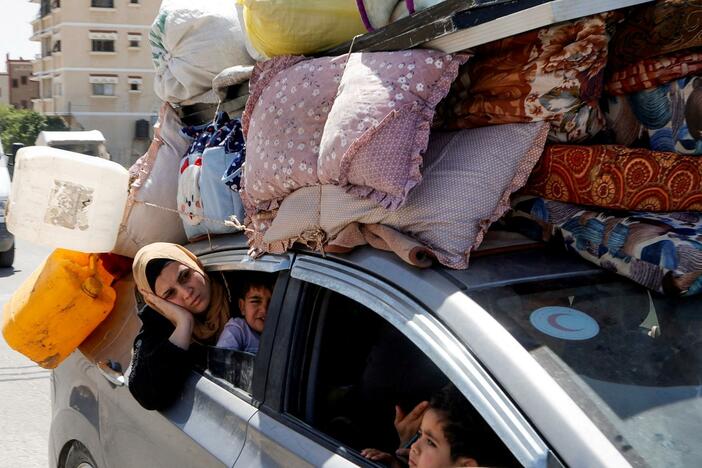News Wrap: Israel cuts off Rafah as it expands military activity in Gaza