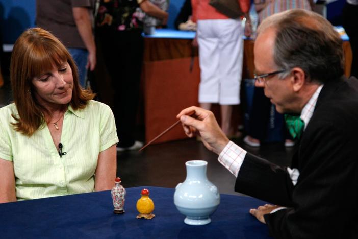 Lark Mason appraises Chinese snuff bottles and a porcelain vase in Orlando.
