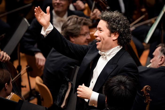 Gustavo Dudamel conducts the Vienna Philharmonic in "The Stars and Stripes Forever".