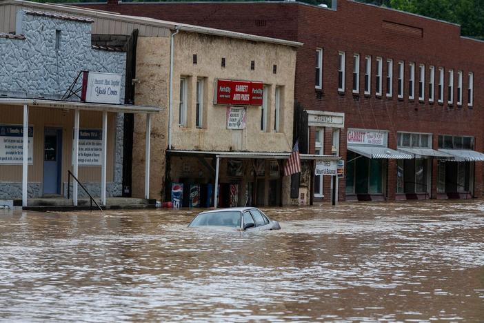Death toll rises as catastrophic flooding worsens in Kentucky, Appalachia