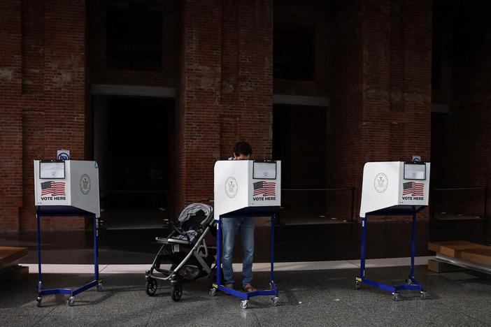Can Democrats hold on to power, or will Republicans pull off a red wave?