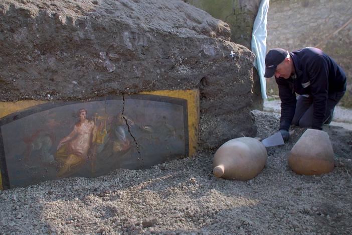 What were the last days in Pompeii like before the eruption of Mount Vesuvius 2,000 years
