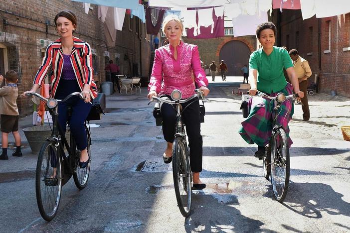 The midwives attempt to reunite an estranged mother and daughter who are both pregnant.