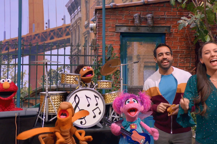 Elmo, Abby, and Tamir come across a wooden cricket. They learn that it’s a musical instrument.