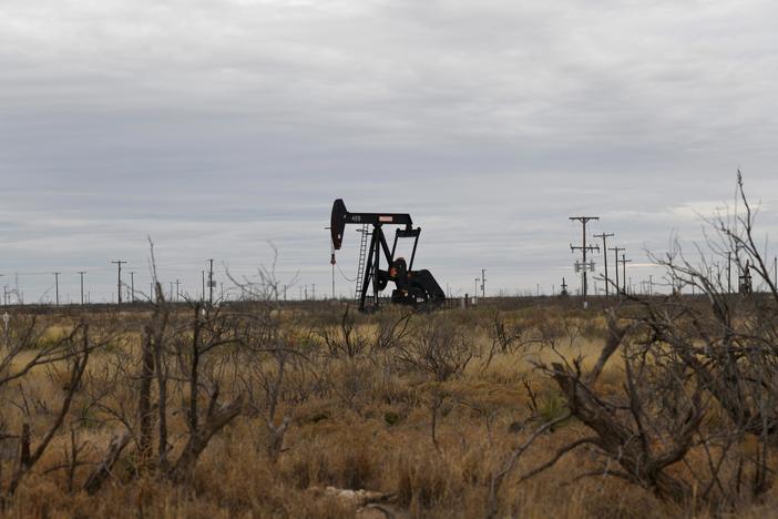 Troubled global oil market tanks amid pandemic's drop in demand
