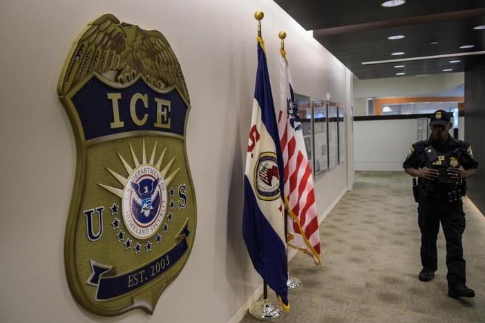 News Wrap: Upon court order, ICE stops force-feeding 2 detained asylum seekers