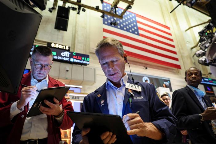 News Wrap: Hiring still strong despite inflation and interest rates