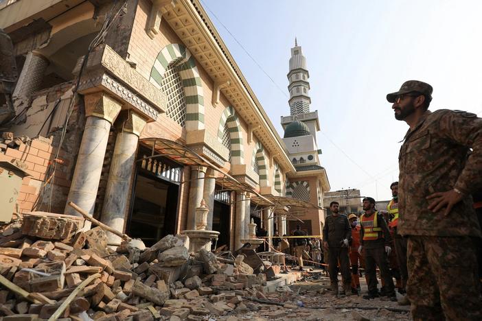 News Wrap: Pakistan mosque bombing death toll reaches 100