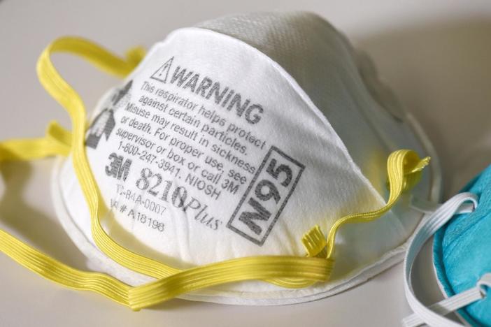 Why was the U.S. left scrambling for critical medical equipment in the COVID-19 crisis?