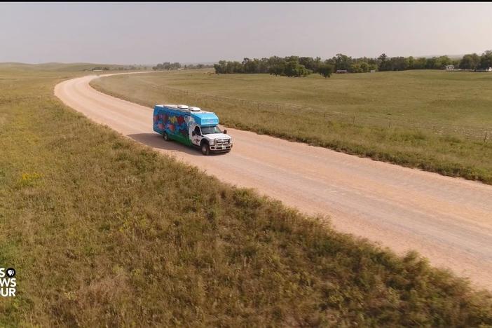 For these Native American artists, business opportunities arrive by bus