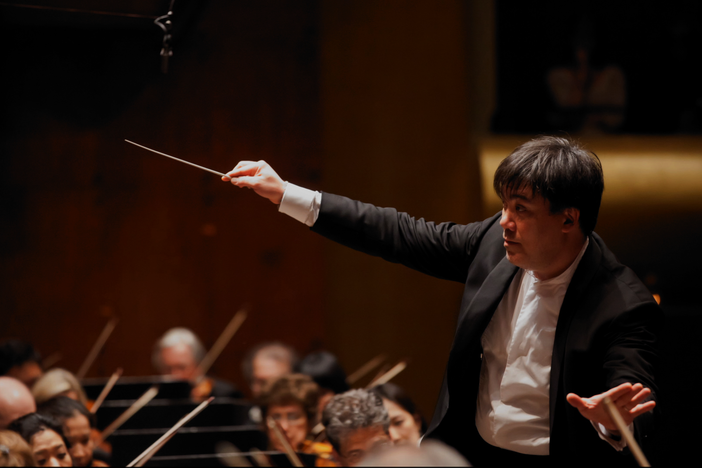 An intimate look at New York Philharmonic Music Director Alan Gilbert.