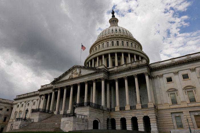 What needs to happen for Congress to pass funding for Ukraine aid and border security