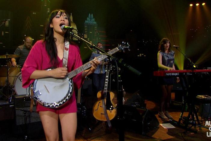 Thao & The Get Down Stay Down perform on Austin City Limits.