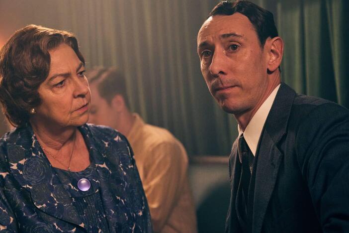 Alphy and Geordie investigate the murder of a rock band member.