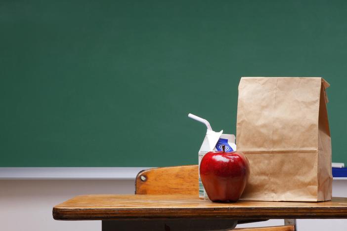 Families scramble for aid as pandemic-era free meal program for students comes to an end