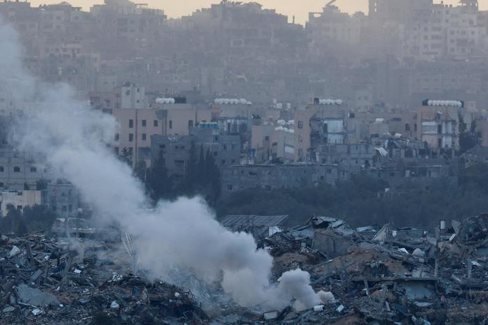 News Wrap: Hundreds killed in Gaza over weekend of airstrikes, heavy combat