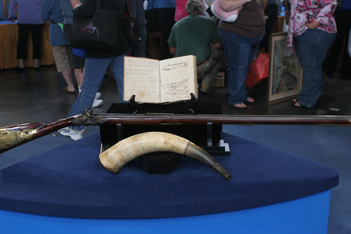 Appraisal: Early 19th-C. Welcome Mathewson Rifle & Powderhorn, in Simply the Best.