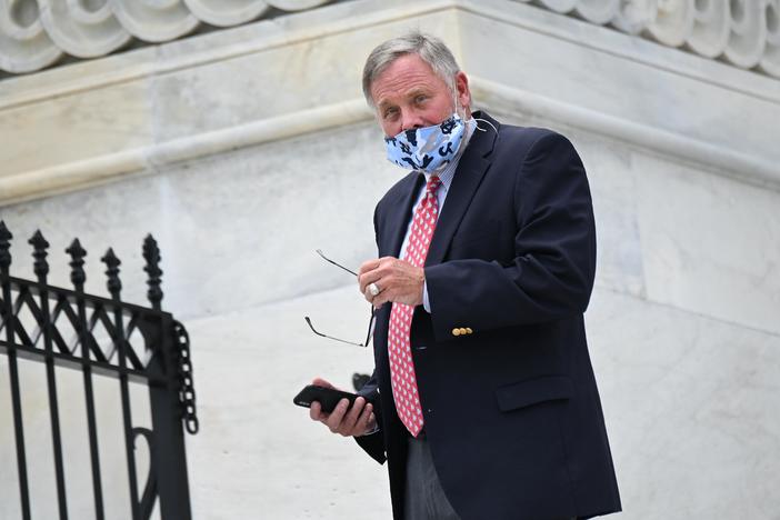 News Wrap: Burr steps down as head of Senate Intel Committee over trading inquiry