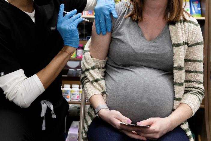 Only 32% of pregnant Americans are vaccinated, with divide worsening along racial lines