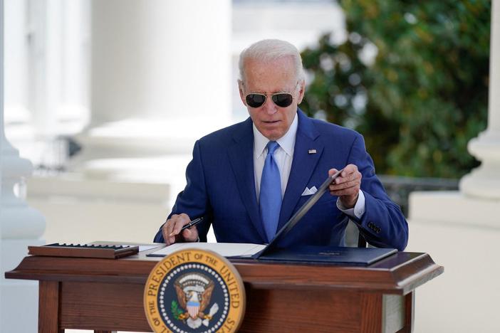 Biden on the brink of a big legislative win as Dems close in on climate, health bill