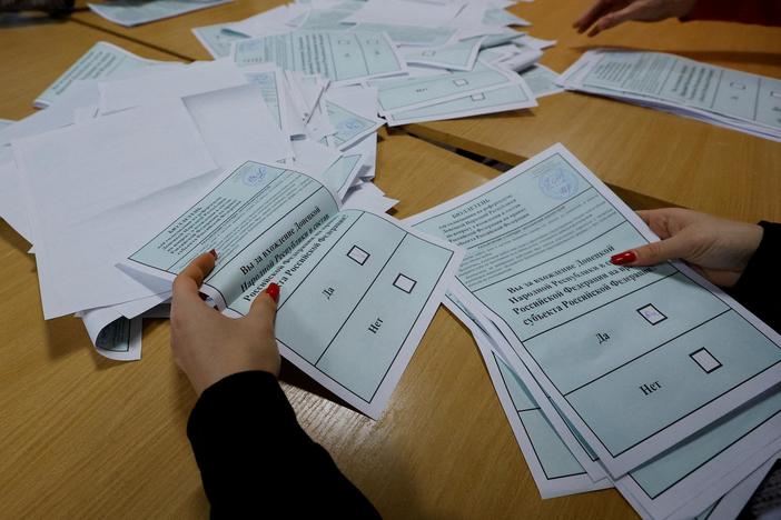 News Wrap: Voting in Russian-held areas of Ukraine concludes, pipeline leaks in Baltic Sea