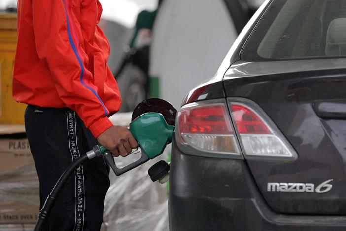 U.S. lawmakers grill oil executives about sharp rise in gas prices