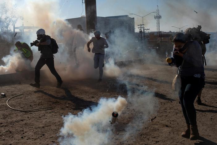U.S. border officials clash with migrants in asylum limbo