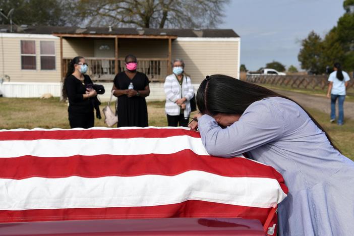 U.S. death toll from COVID-19 reaches 500,000