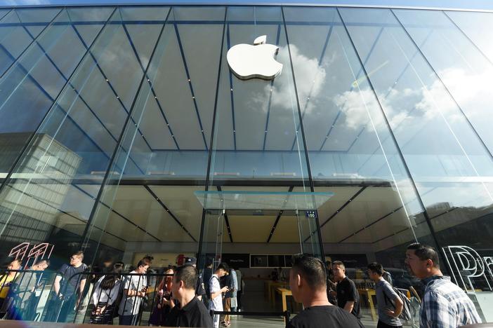Apple faces off with Justice Department over access to Pensacola shooter's phone