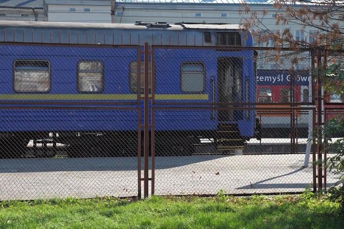 Human traffickers exploit desperation of Ukrainian refugees and their children