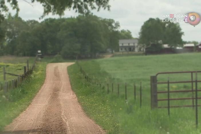 Despite plans to enroll in college, a boy's return home is too powerful to resist. 