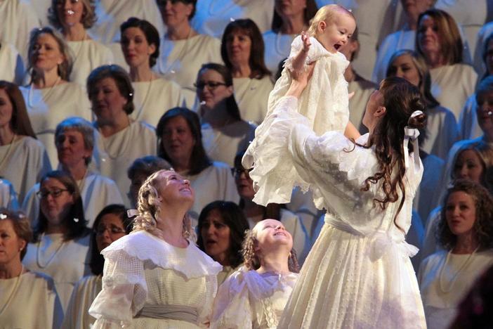 “Somewhere in My Memory” performed by The Tabernacle Choir and Orchestra at Temple Square.