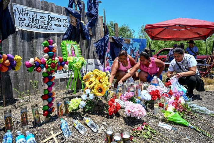 News Wrap: Death toll rises to 53 in Texas after migrants were found in abandoned truck