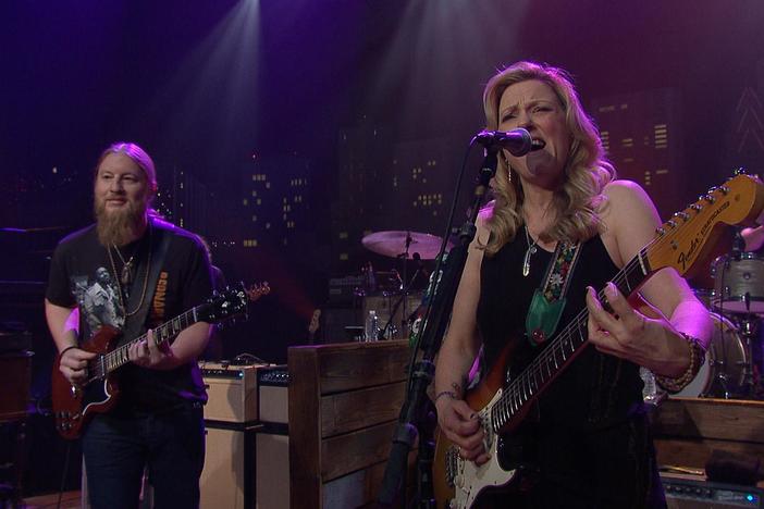 Tedeschi Trucks Band perform "Let Me Get By" on Austin City Limits.
