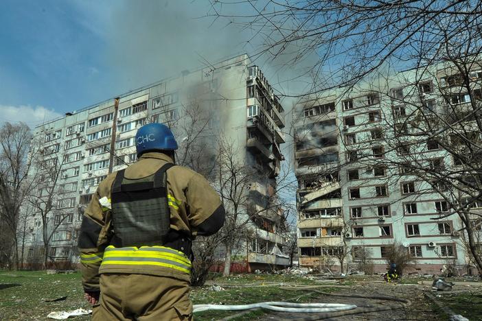 News Wrap: Russian missiles slam residential targets across Ukraine