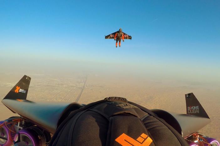 Understanding the principles of flight via jet-powered humans.