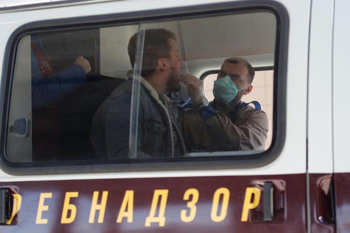 As Russia shuts its borders, how widespread is COVID-19 there?